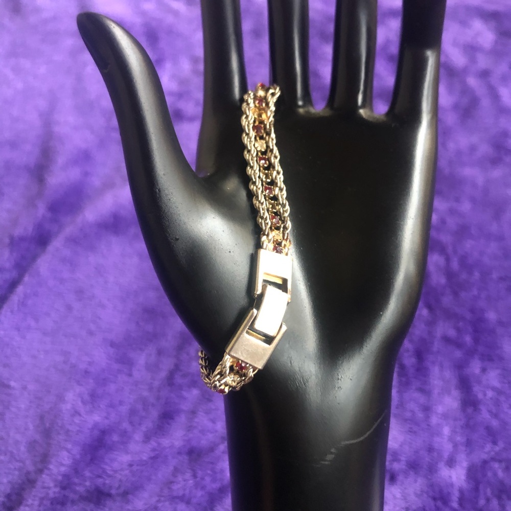 🔥HP🔥4/29/19 GUC Red & Cream gemstones Bracelet - Picture 2 of 3